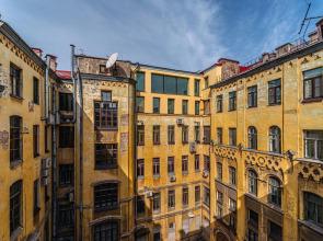 ARent on the Admiralteyskaya embankment