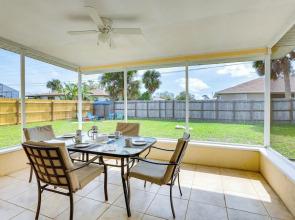 Venice Home w/ Fenced Yard: 4 Mi to Beach!