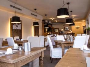 Apartment Alexander by MoniCare