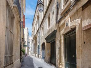 Modern 1 Bedroom Apartment "rue de le Loge"!