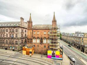 Heart of the City: St Andrew Square 2bed/2bath Apt