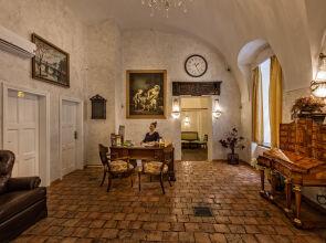 Old Town Residence by Little King