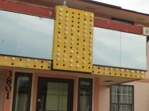 Hollywood Inn & Suites