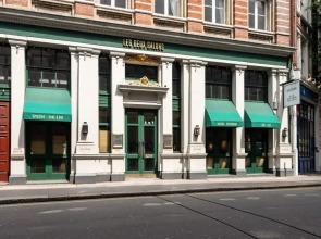 Bright and Airy 3 Bedroom Near Trafalgar Square