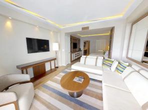 Beachfront Condo in Central Beach