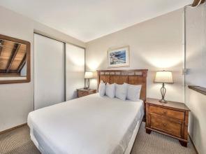 1 Bedroom Condo With Pool Views - Steps From Lake Tahoe! 1 Condo by Redawning