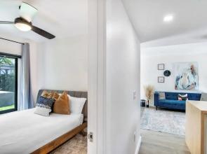 4BR Sleeps 10 Pet Friendly w/ Bbq!