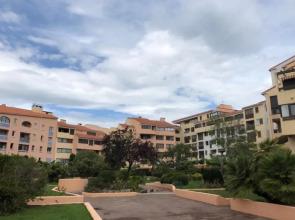 Frejus balcon des arènes studio 5e étage piscine clim tennis