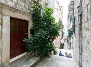 Old Town Finest Step