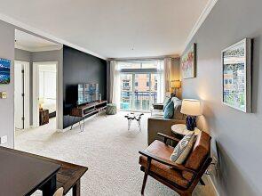 Chic Belltown Court W/ Pool & Rooftop Deck 2 Bedroom Condo