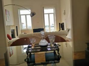 Amazing Riverside Balcony 2Br Apartment