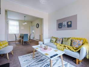 Convenient 2 Bedroom Home With Parking