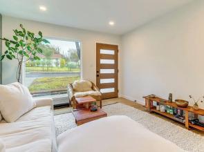 2 Mi to Dtwn: Austin Getaway w/ Natural Pool