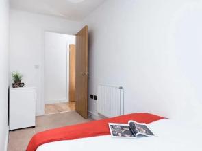 Modern 3BR Flat in Stratford With Great Views!