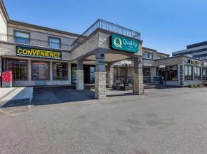 Econo Lodge Inn & Suites Toronto Airport