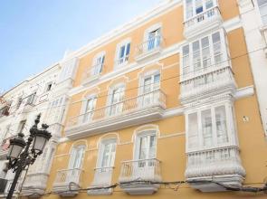 Nueva ALMUDENA Apartment by Cadiz4Rentals