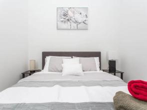 Live Like a Local - Downtown 3 BDR Gem