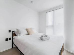 Chic Urban Stylish Condo in Downtown V