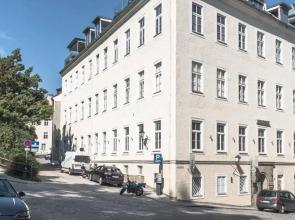 Spacious old town luxury apartment