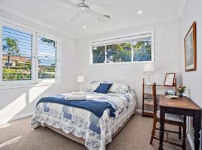 Jetty Splendour Guest Bedroom with Bathroom en-suite B'nB
