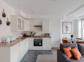 The Vanity Affair - Fitzrovia - by Frankie Says