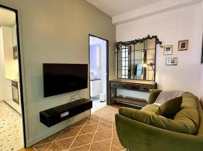 Paradis Calm Modern Studio Apt in Paris