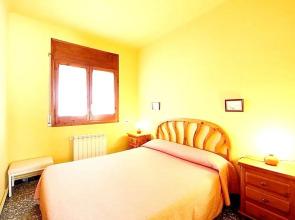 Villa With 6 Bedrooms in Canyelles, With Wonderful Mountain View, Priv