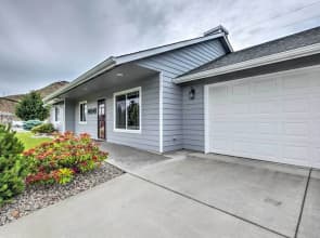 Saddle Rock East: Wenatchee Home < 3 Miles to Town
