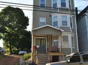 l 3 into Newark Airport Lower Level Apartment