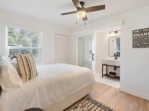 Coastal Palm Haven - With Hot Tub