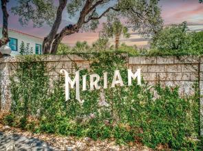 Huge Sundeck Patio W Pool - Mins To Dt - Sleeps 19