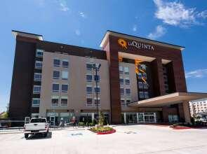 La Quinta Inn & Suites by Wyndham Oklahoma City Airport