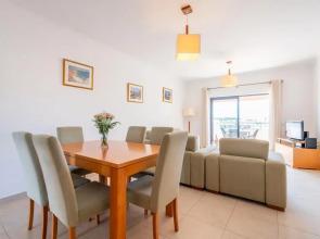 Bright and Comfortable 2 Bedroom Apartment in Porto de Mos by Ideal Homes