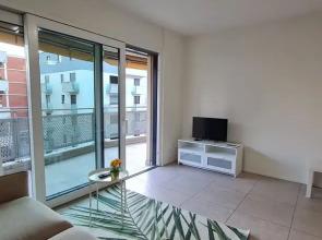 "central Brand New Apartment With Private Parking"