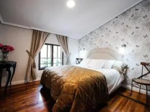 One Minute from Plaza Castillo