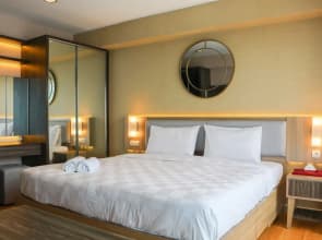Homey And Cozy Living Studio At Tamansari The Hive Apartment