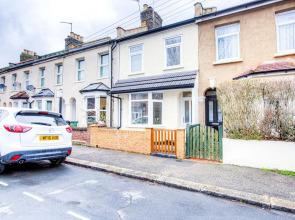 Cosy 2 Bed House in Leyton - Close to Vibrant East Village, Westfield, Olympic Park and the Canals