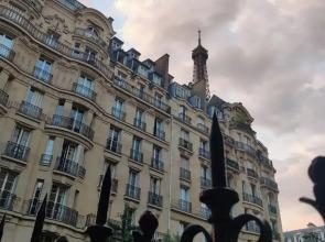 Eiffel Edge Escape (30 mètres de la Tour Eiffel)