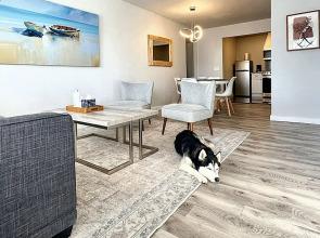 Vintage Vibes Modern Comfort 2BR for 6 Guests