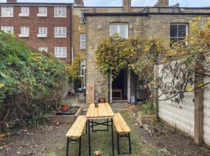 Gorgeous and Vibrant 3 Bedroom Apartment in London