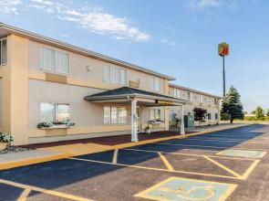 Super 8 by Wyndham Ionia MI
