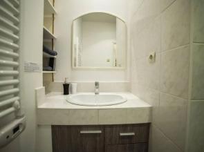 L'île d'Olive, appartement entier 2 à 4 personnes terrasse 25 m2 Besançon, proche CV, Micropolis et CHU