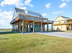 Stay Awhile 4 Bedroom Home by RedAwning