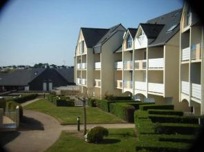 REF 003 STUDIO Vue sur port Résidence du Soleil