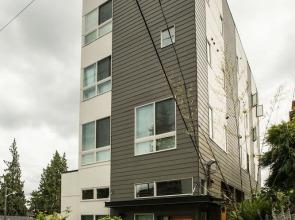 Modern Seattle Condo Sleeps 4