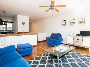 2 Bedroom Flat In Old Street With Private Balcony