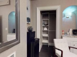 L 3-33 Stylish Private Studio in Boston!