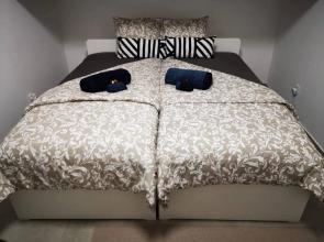 Private Couple Room On Caparica Poshtel