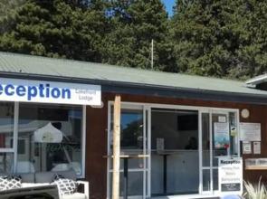 Lakefront Lodge Backpackers