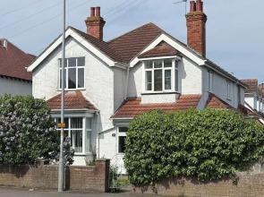 10 Guests - 5 Bedrooms - Free Parking - Petok